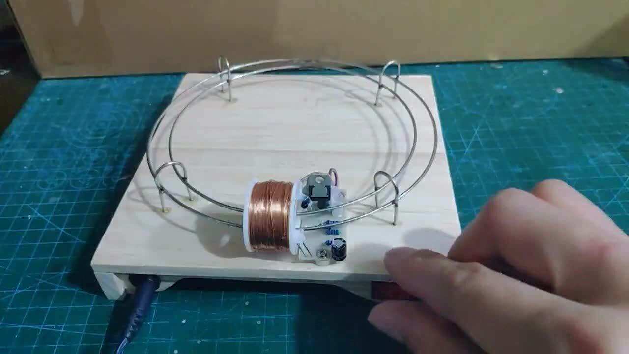 单线圈环形粒子加速器模型,高科技也能理解,你知道其中的原理吗?