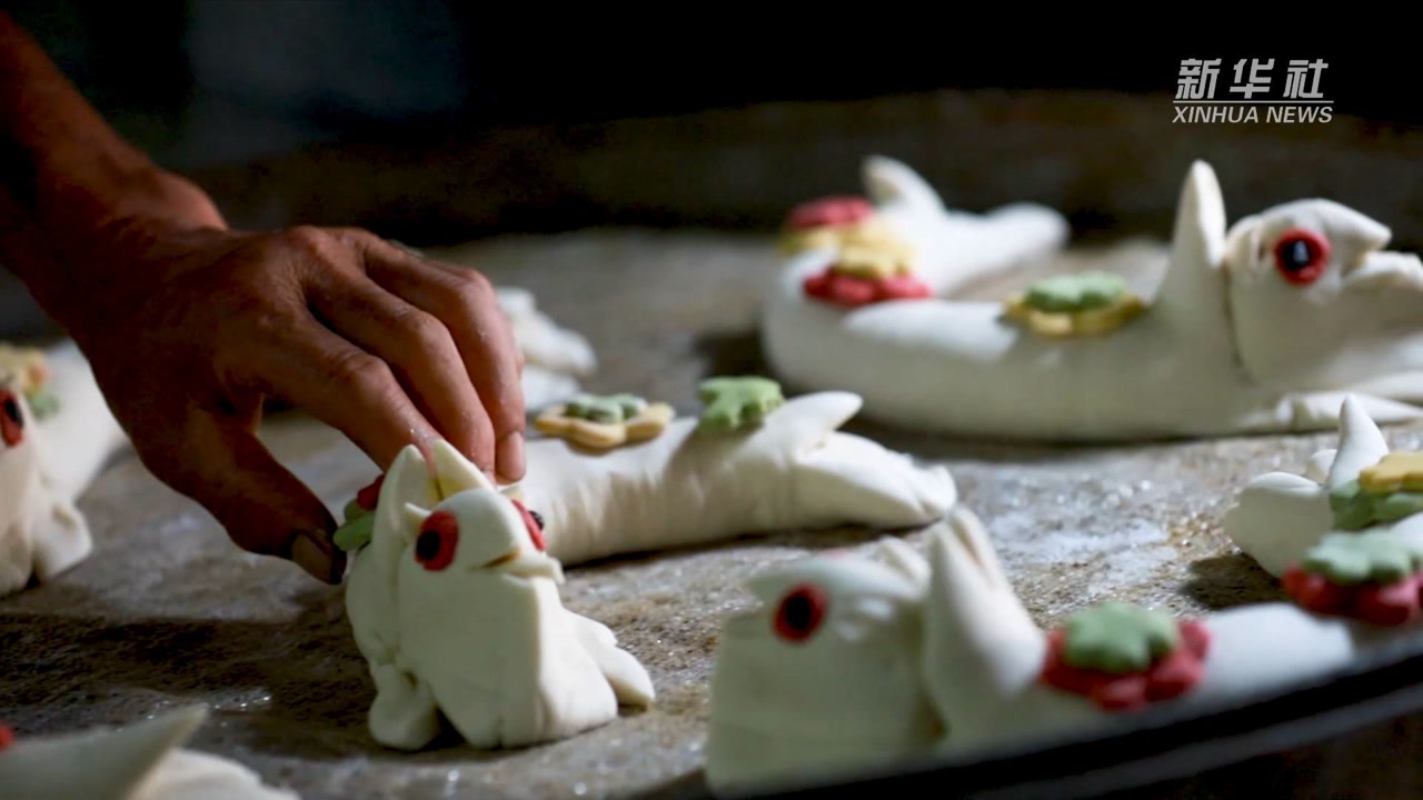 这个地区流行"送羊" 取意"羊羔跪乳"