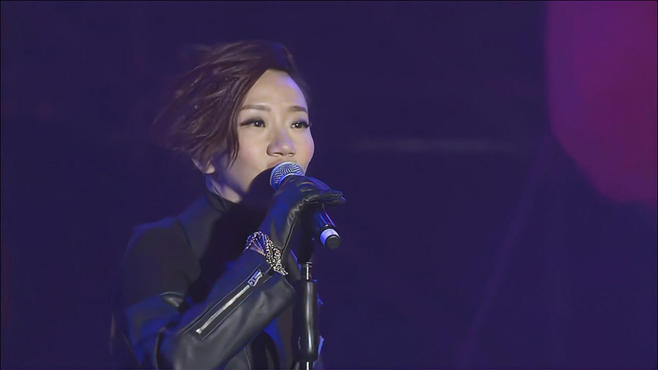 陶晶莹一首《真的假的》好听的桑音略带磁性,非常悦耳