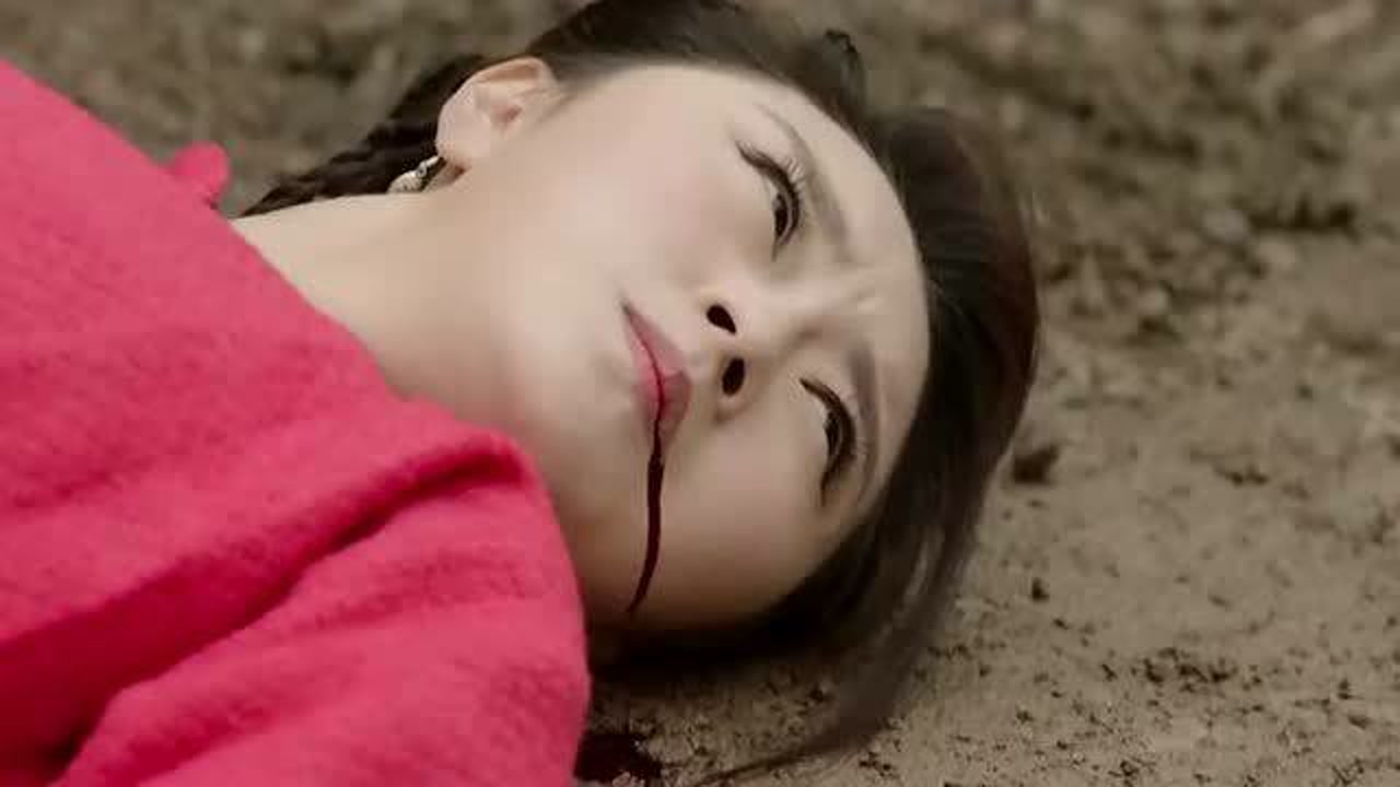 天下粮田:为救刘统勋,琴衣舍身挡镖,中毒身亡,刘统勋悲哀万分