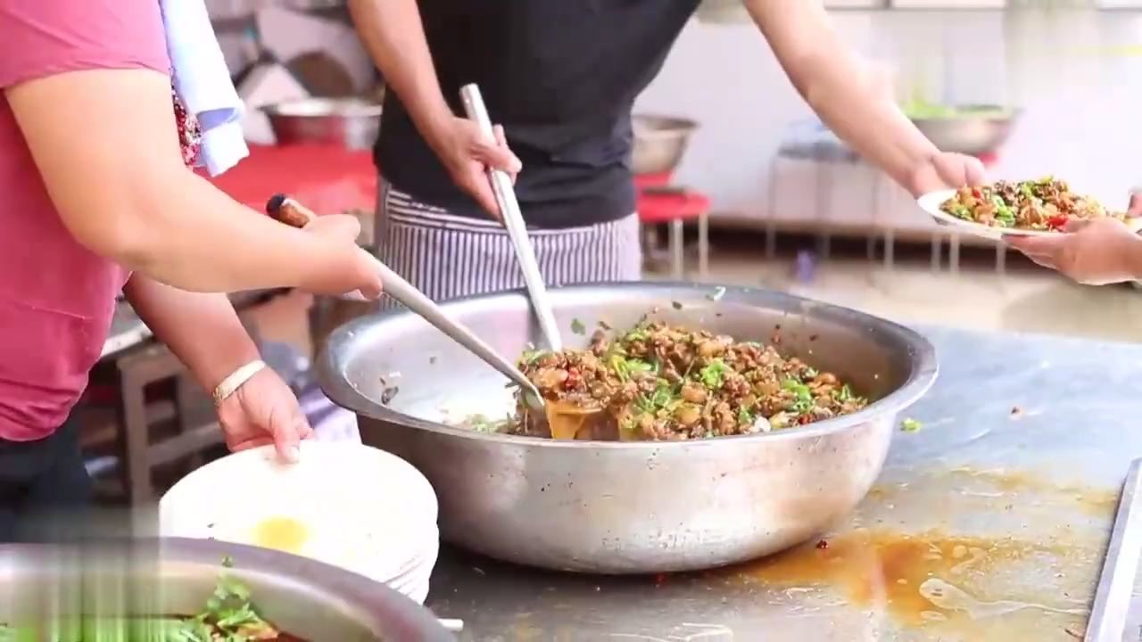 这样的农村大席你吃过吗,我就喜欢折在一块的菜,可有味了