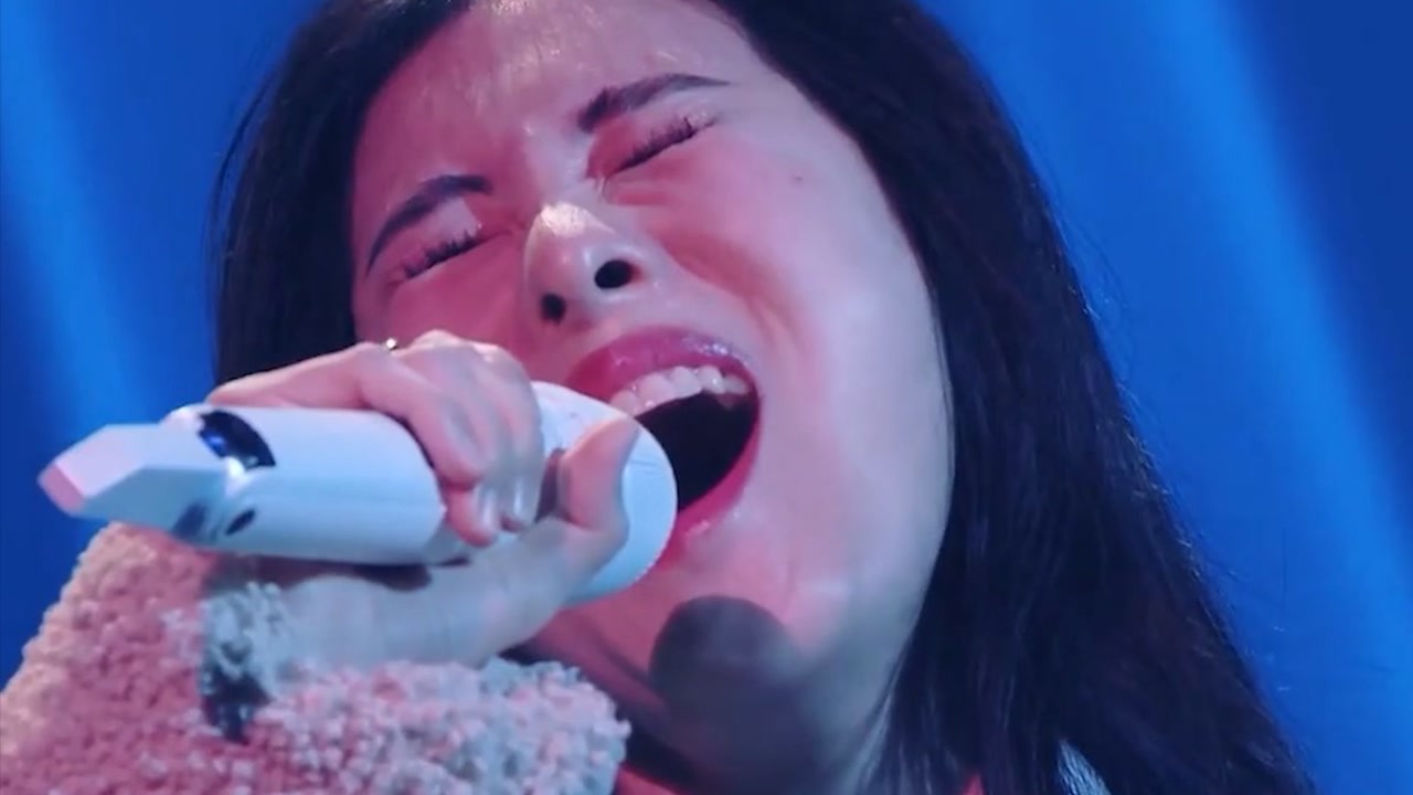 春晚:张碧晨精心打扮演唱,一开嗓撕心裂肺,多少男明星都听哭!