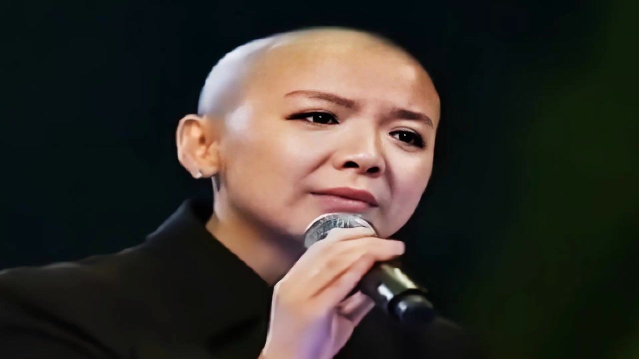 《被遗忘的时光》,光头美女王韵壹,歌唱相当自信