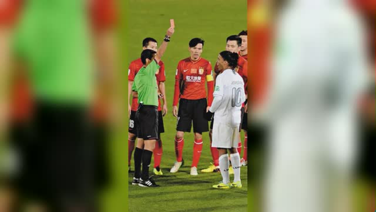 小罗被赵旭日踢怒了 报复蹬踹染红被罚离场