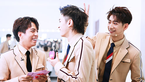 【总决赛后台】牛超大呼那得吧,丰楚轩原来是实力妹控