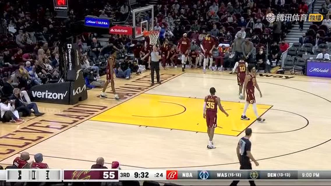 预定今日十佳球！洛瑞接球假动作晃倒马尔卡宁 三分稳稳命中
