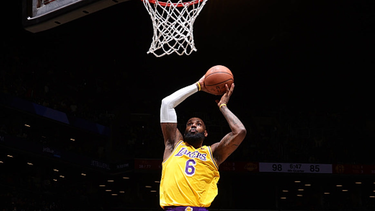 26日NBA十佳球 坎宁安大帽无冕灌篮王 詹皇抢断哈登风车暴扣