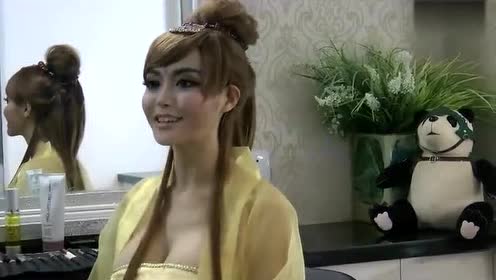潘春春化身嫦娥