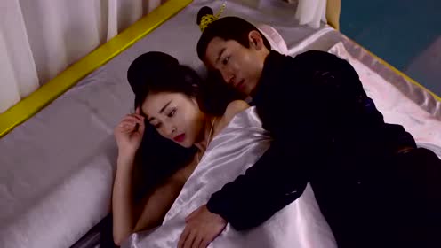 皇后有孕在上,皇上夜入床榻深情拥抱