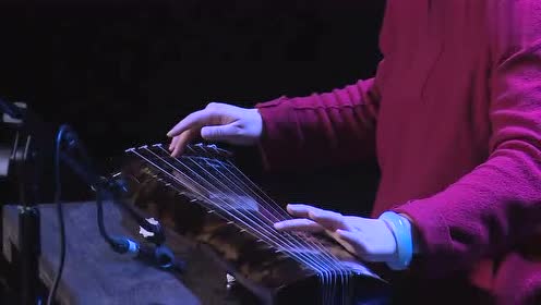 简 介:作曲:古曲  古琴演奏:蔡珊【微博@古琴蔡珊】  摄影/录音/混音