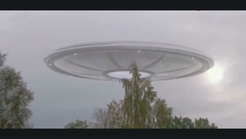 2017年最新拍到巨型UFO出现在树林上空
