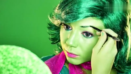 充满自然气息的绿色妆容,看着个性又漂亮!