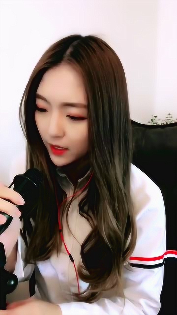 m哥翻唱《听说》,陶醉在烟嗓歌声中,不能自拔!