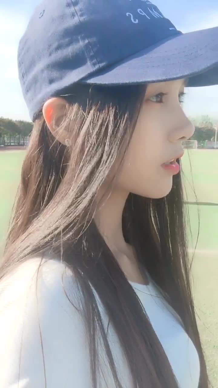 小姐姐漂亮侧脸真是引人注目,178