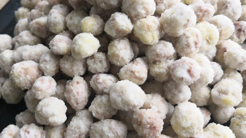 今天教你做翻砂花生米,小时候经常吃的零食,满满的儿时回忆