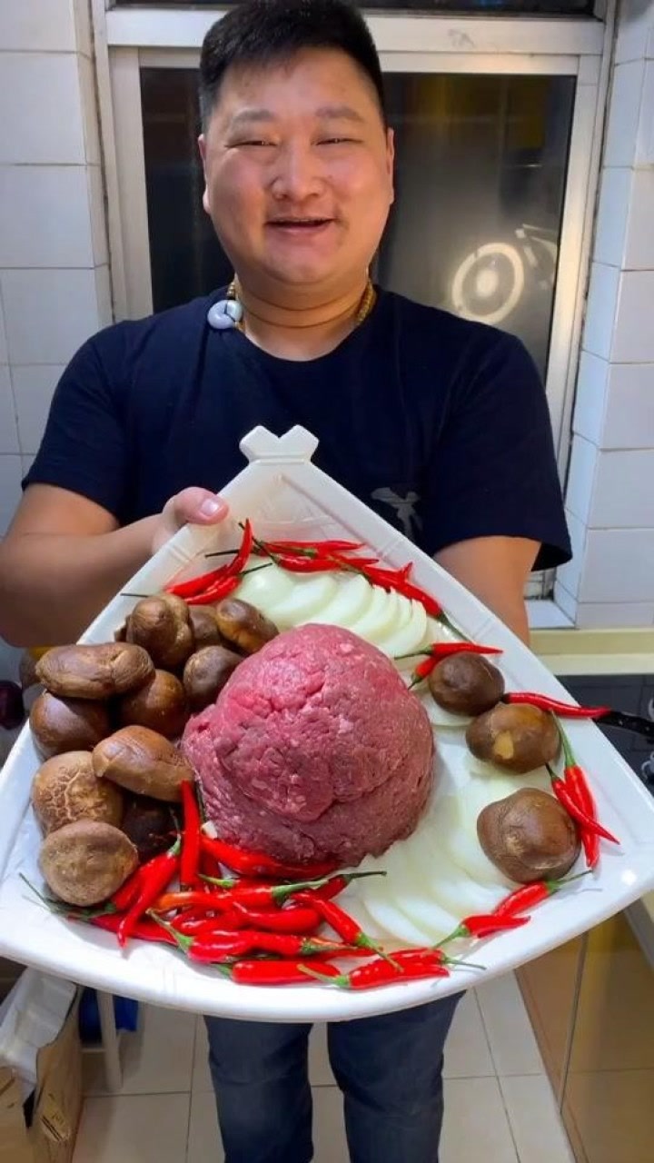 麻辣德子:家庭版的香菇牛肉酱教程,不管是调味还是做炸酱面都不错