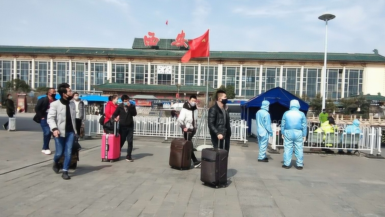 西安火车站实拍:出站口,检票,广场啥情况