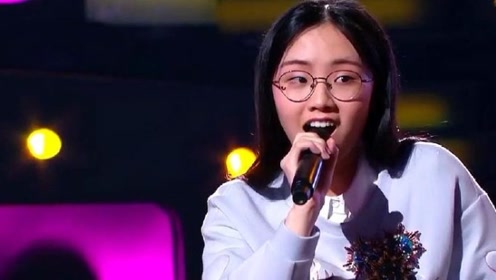 郭沁深情演唱《船歌》,声音宛如天籁之音,那英已陶醉在歌声里!
