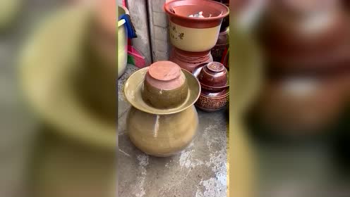 去买坛子,无意中拍到这一幕,这是什么鬼难道开挂了?