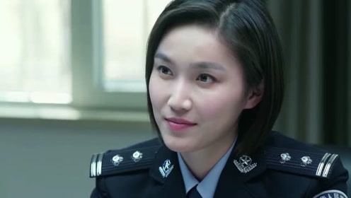 警察锅哥:警草不得了,凭手感摸出假币,警花佩服的不得了