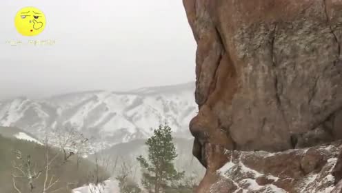 登山客在半山腰拍摄到UFO画面，这次很清晰！