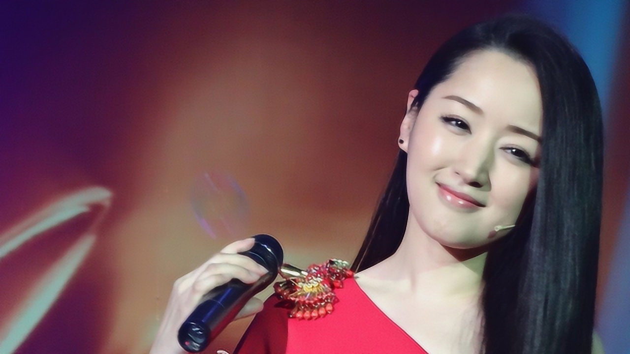 杨钰莹经典联唱,翻唱《我只在乎你》致敬邓丽君,温柔如水的女子