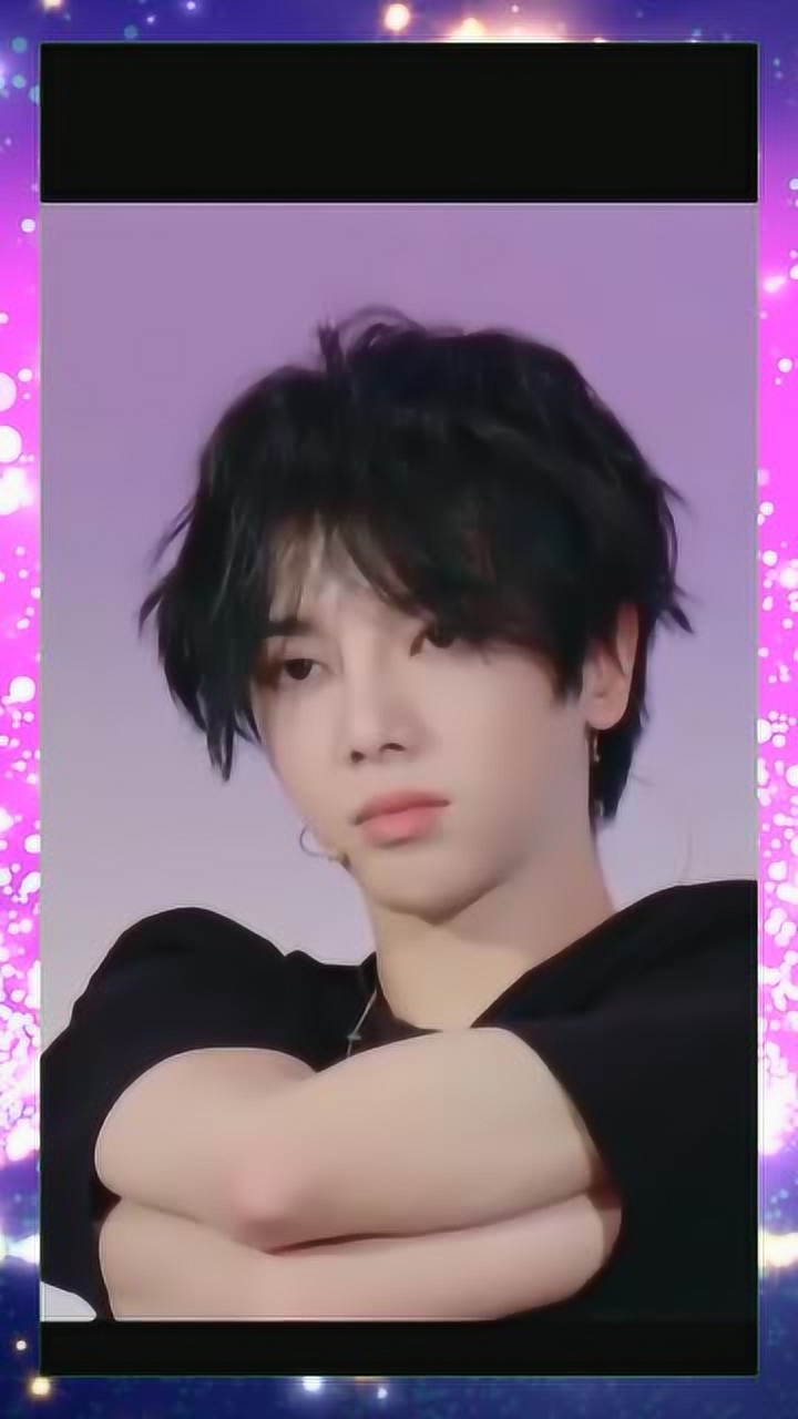 喜欢揣手的华晨宇,无处安放的小手,在华晨宇眼里万物皆可揣啊!