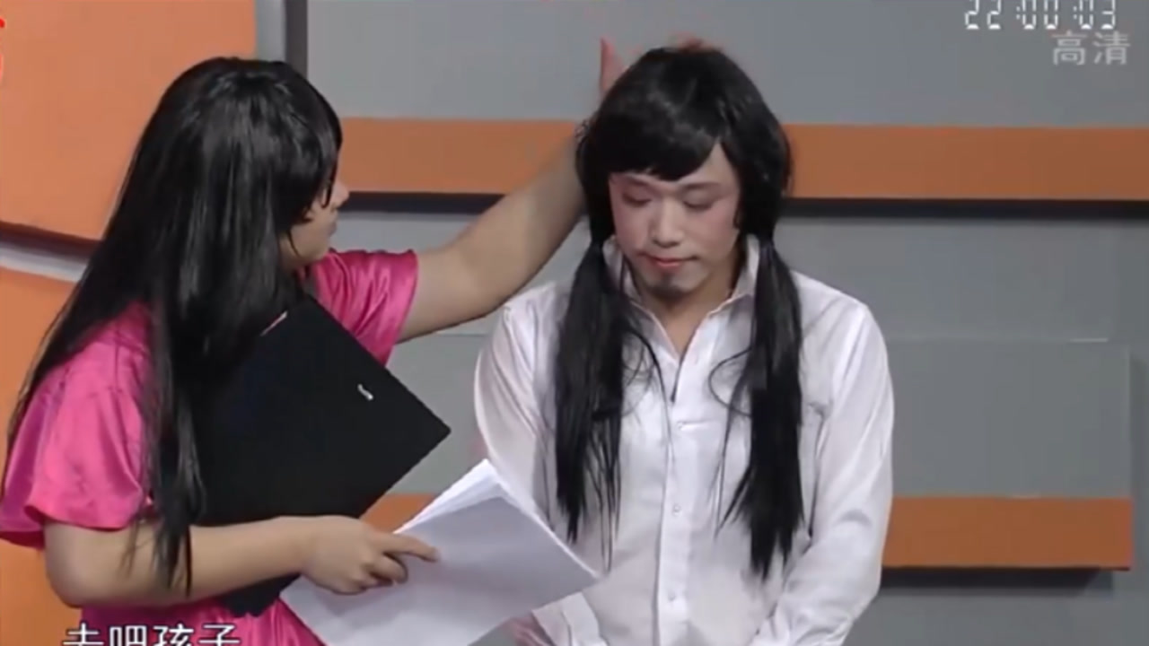 这小品看完戴军笑的脸的崩了!潘斌龙乔杉女装真是绝了,喝水勿看