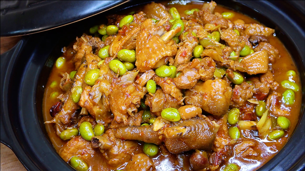 鸡肉加一碗毛豆,大厨教你做糟辣酱毛豆烧鸡,鲜香下饭,营养解馋