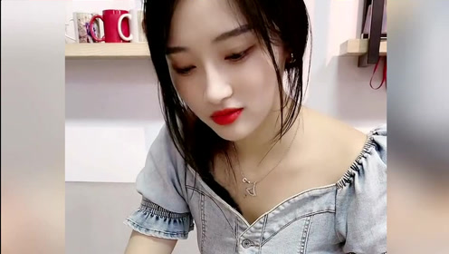 雯雯趁着休息日给阿坤做好吃的,阿坤高兴的像三岁小孩一样!