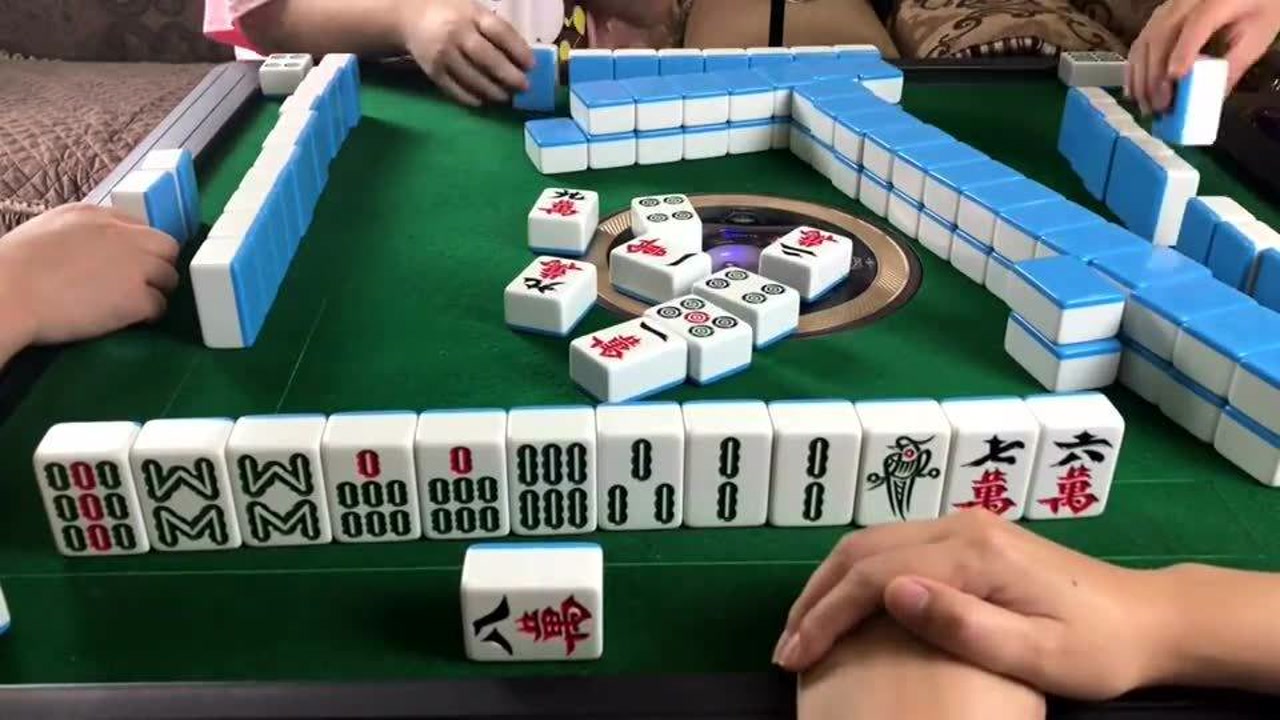 四川麻将:小姐姐起手九张条子,福利来了!谁也拦不住我做清!