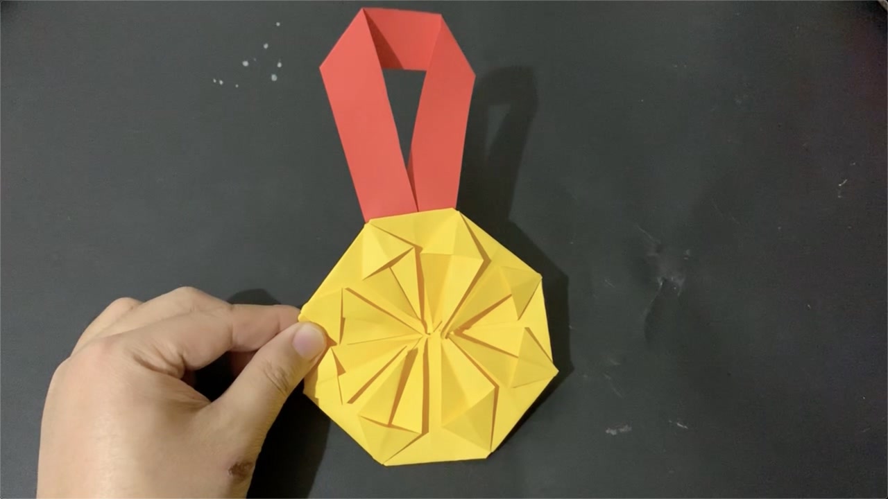 边看边做1遍就会的奖牌折纸,一起为冬奥会加油!为中国加油!