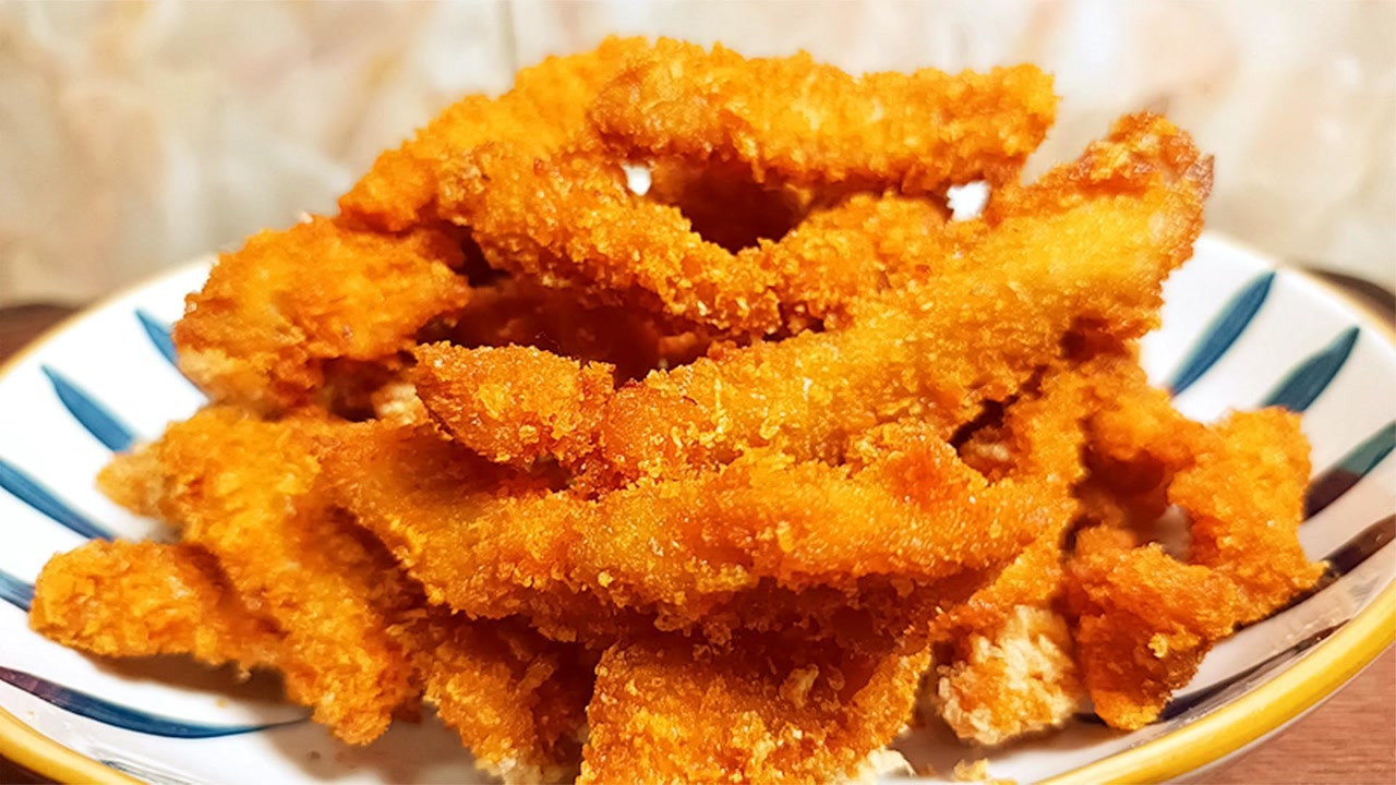 炸鸡柳不用出去买,在家就能做,外酥里嫩,上桌孩子就抢光,解馋