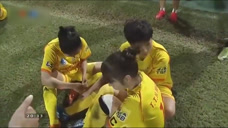 脾气有点大？越南女足一球队因被判点球不满 集体原