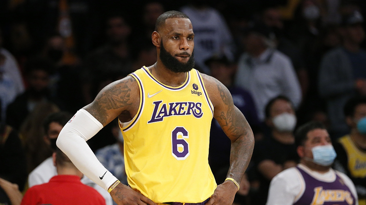 12月3日NBA早知道 杜兰特库里荣膺东西部月最佳 詹姆斯解除隔离将出战洛城德比