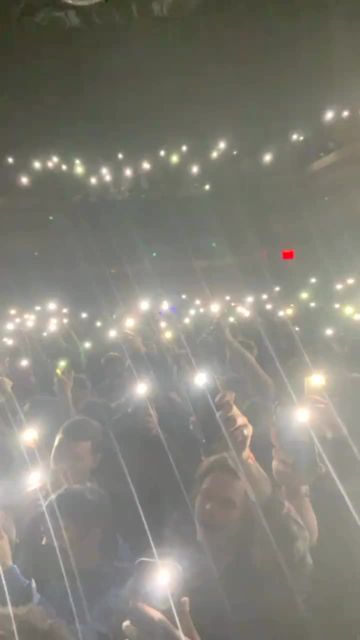 纽约球经典F*** Trae Young被喊到了演唱会上...