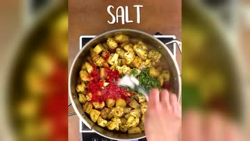 菜花土豆咖喱，淋在米饭上特好吃