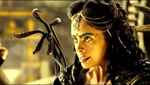 闷油瓶击败蛇魔女,万蛇瞬间化飞灰