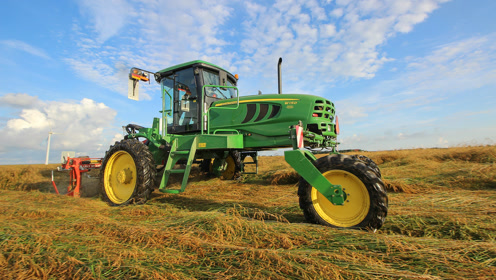 新型约翰迪尔自走式割晒机,网友:这设计根据昆虫来的灵感吧?