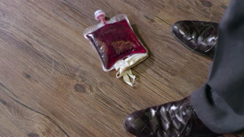 心机女故意摔倒破羊水,不料裙子里掉出一袋血包,丈夫看愣了