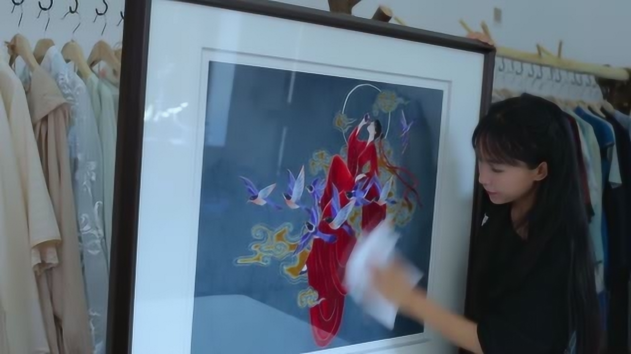 李子柒-千年民俗蕴服章之美,蜀绣文化彰华夏礼仪
