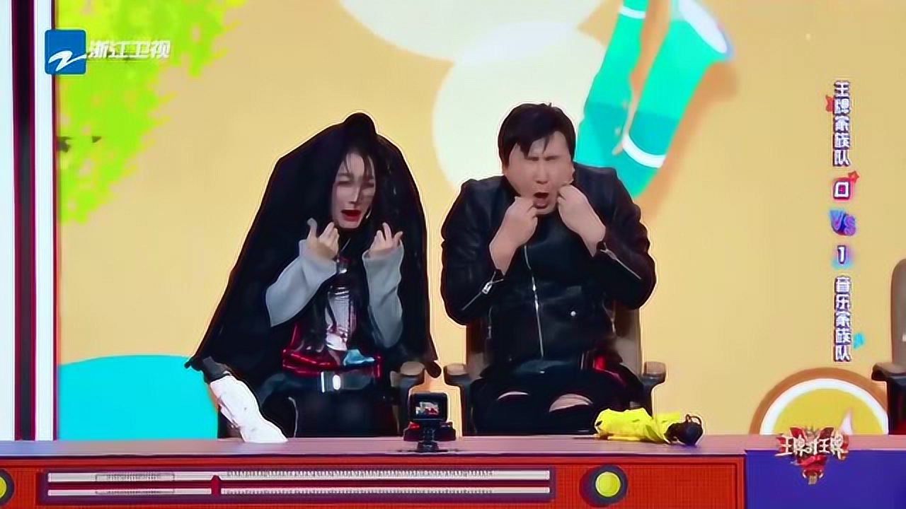 王牌对王牌:花花答题失败全队接受惩罚,四人没一个抢到雨伞画面太惨