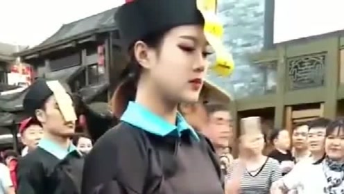 正在播放 赶尸艳谈2 极速观看林美娇赶尸艳谭 僵尸艳谈 湘西艳谭之赶尸艳谈 Urpimp网