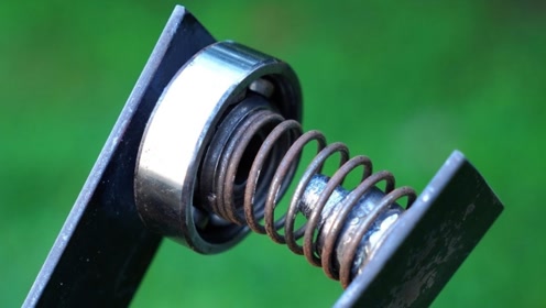 轴承上装个弹簧,想不到威力这么大,这个很有才