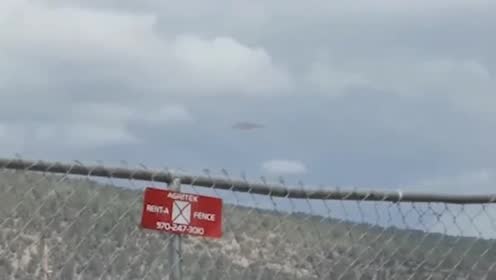 外国网友拍摄到的三角形UFO画面，看完我是信了