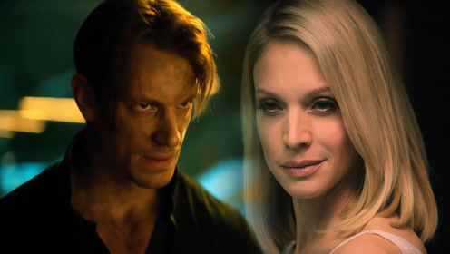 碳变1:情侣被陷害险些命丧格斗场,女武士突然出现营救哥哥!