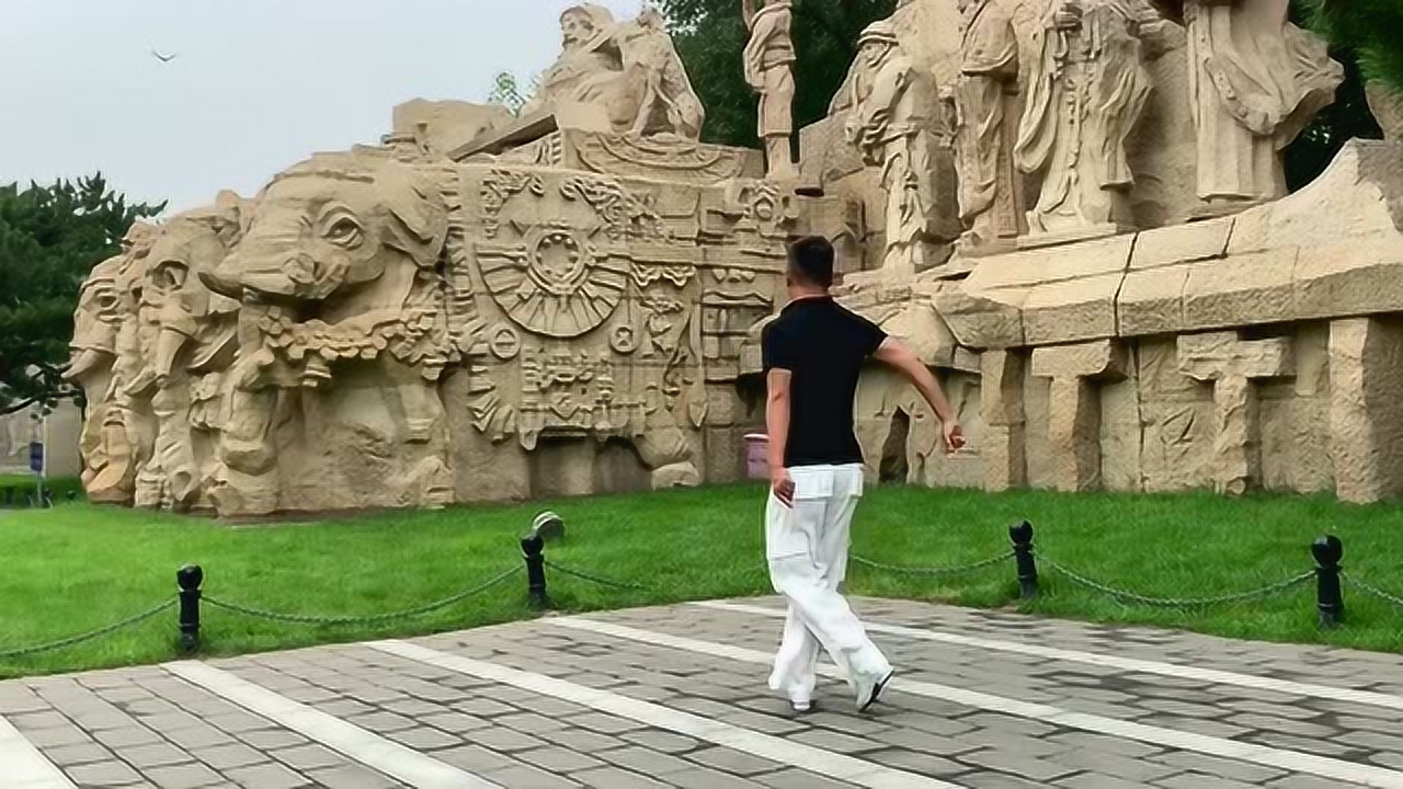 大叔表演单人吉特巴《别知己》,背身演示含口令,简单易学