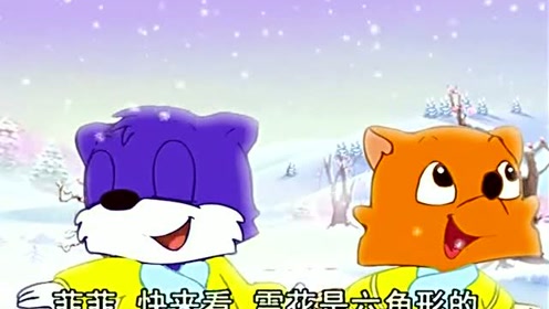 其他动物看到雪下了后很高兴,蓝猫和菲菲两人高兴的堆砌雪人