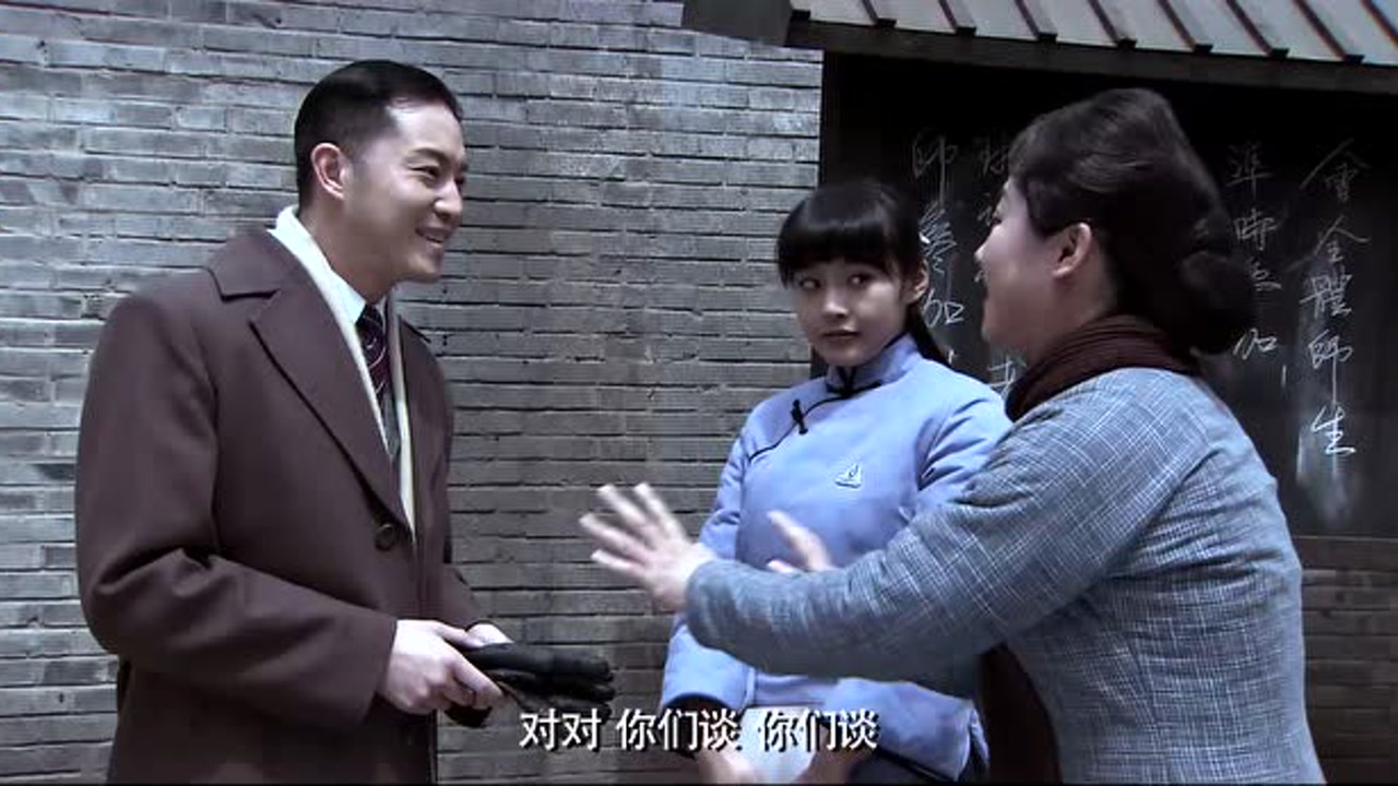 《渗透》帅哥来找小丫头了,校长连忙给他们腾地方