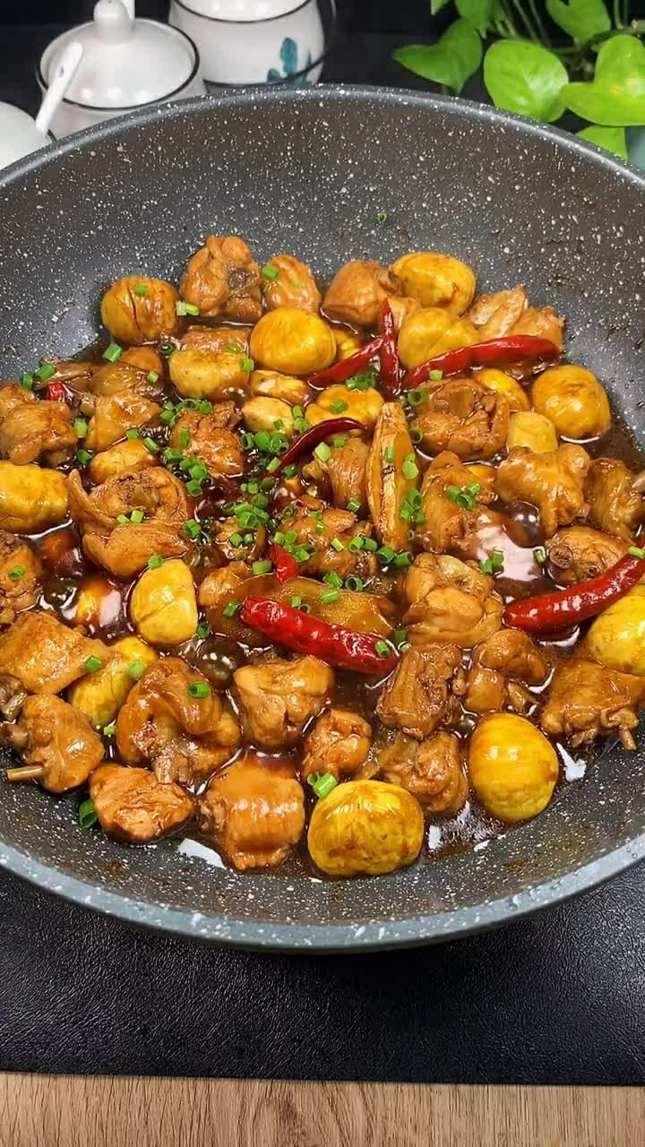 正值板栗上市季节,做一道美味的板栗烧鸡